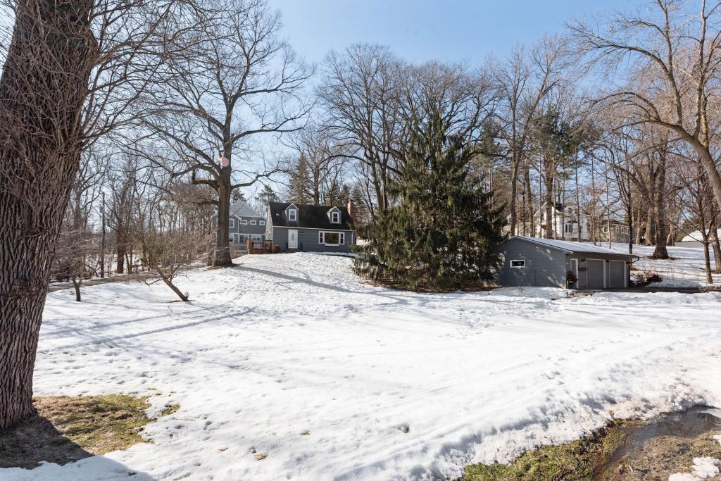 1115 Holly Ln