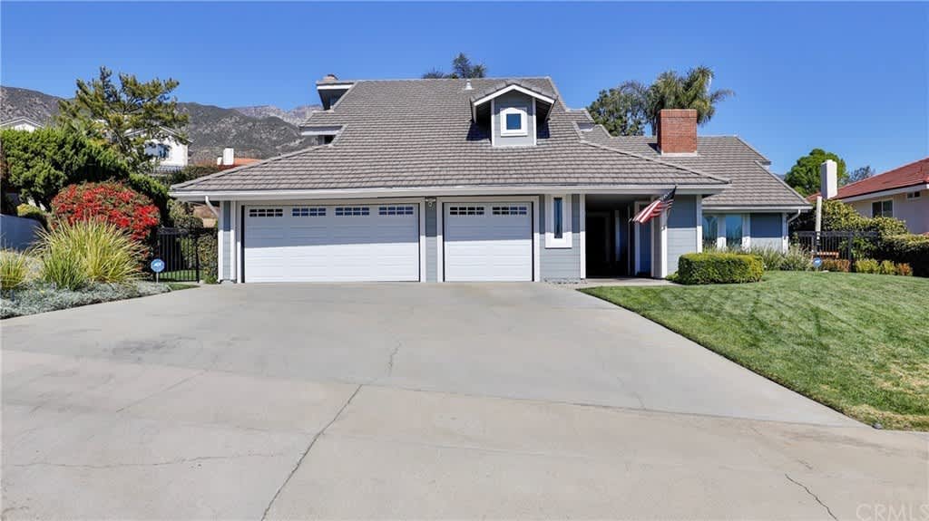 2372 N Vallejo Way
