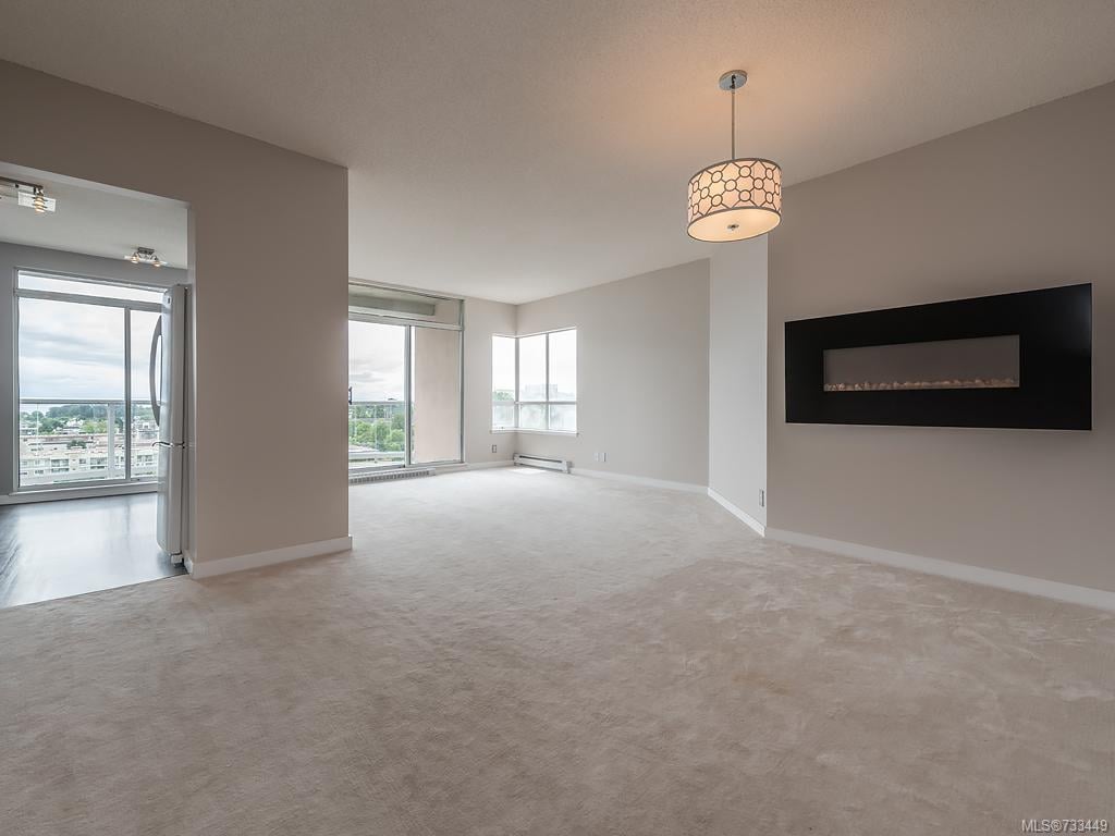 1101-1020 View St