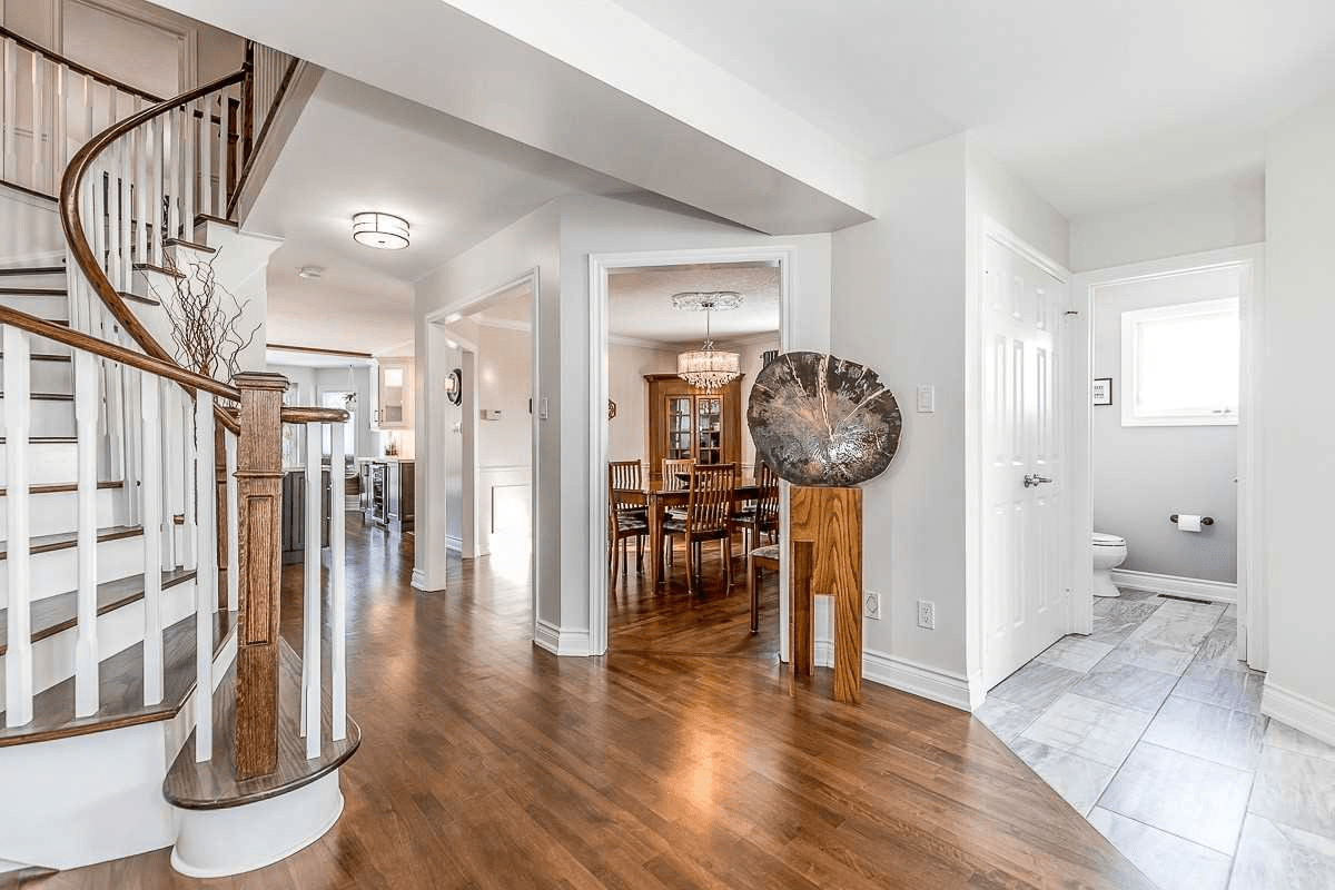 318 W Kennedy St NE
