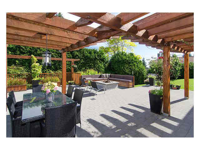 2919 Altamont Cres