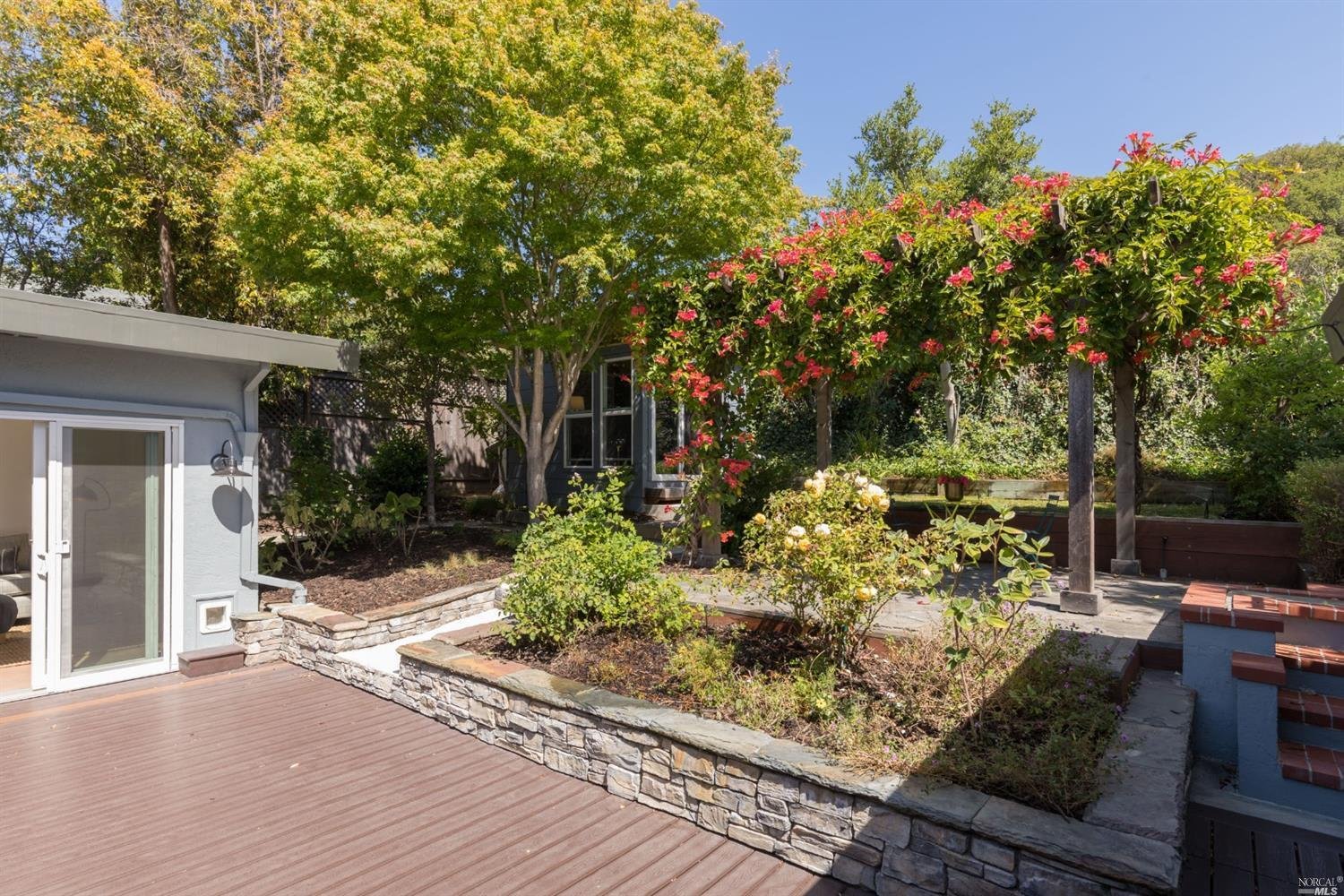 121 Oak Dr
