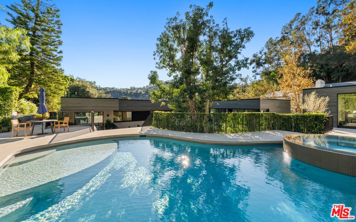 Luxe Oasis