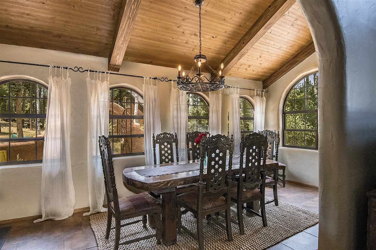 76 Taos Dr