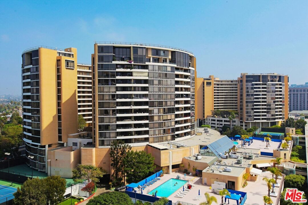 4335 Marina City Dr #534