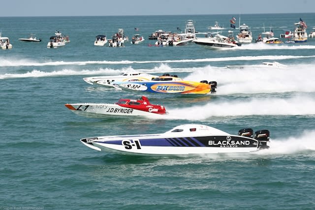 The Sarasota Powerboat Grand Prix Festival is a week-long surrounding the Fourth of July.