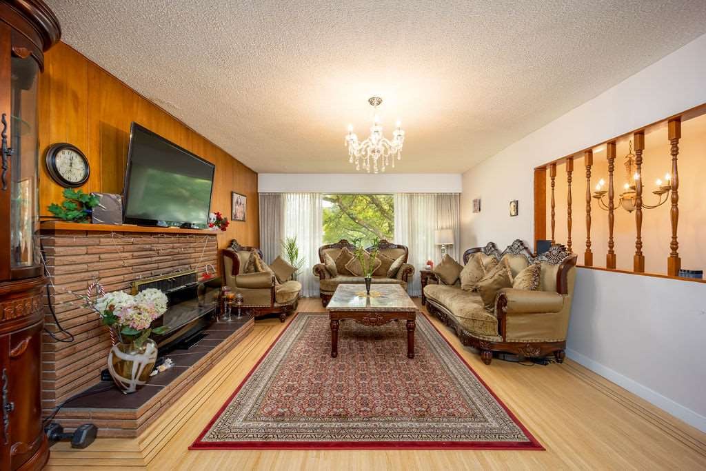 7460 Kraft Cres
