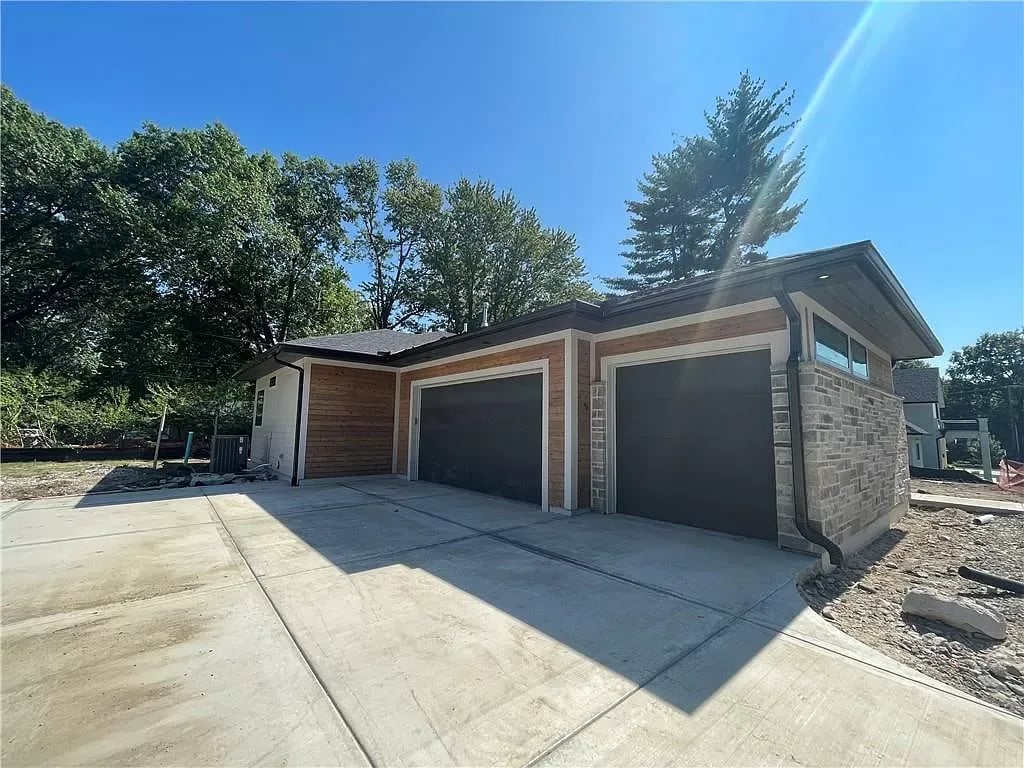 9435 Meadow Lane