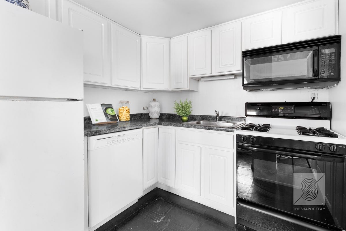 32 W 40TH ST, #10D