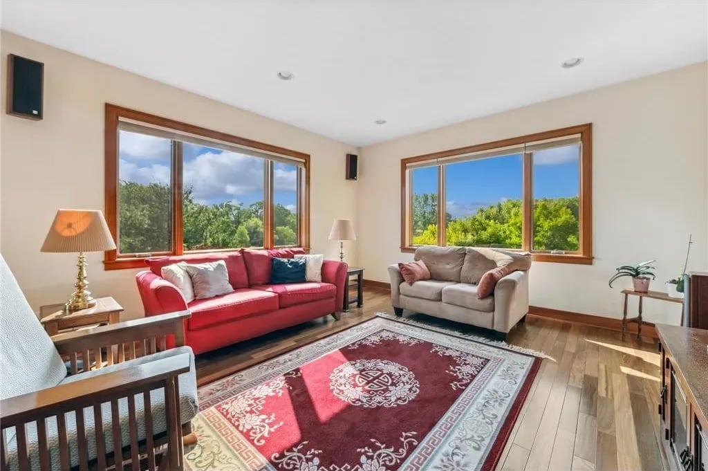 3711 Bavaria Rd, Chaska MN