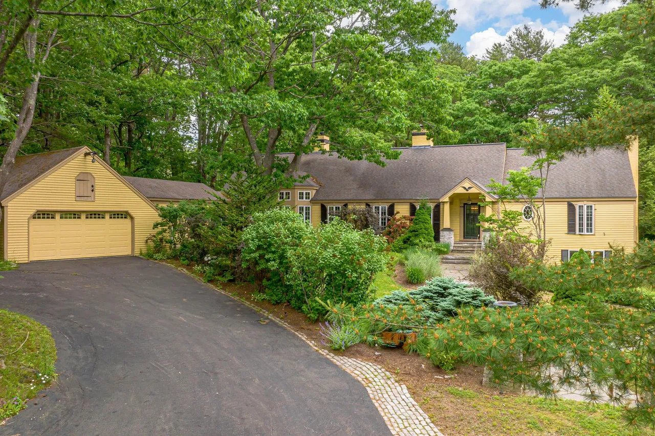 New Listing! 17 Juniper Knoll, Kennebunkport, Maine – $1,295,000