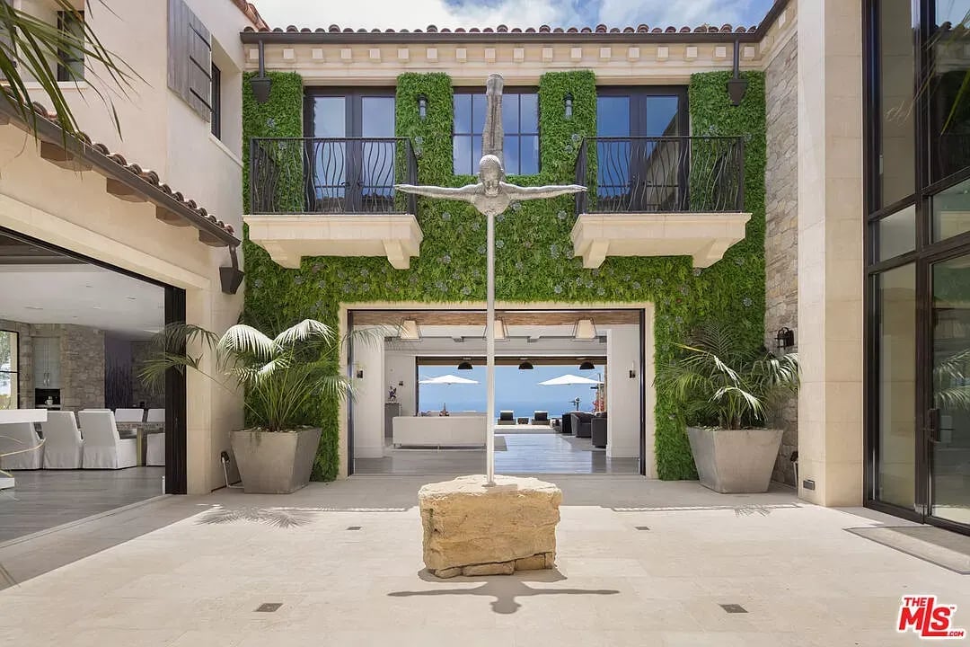 1555 San Ysidro Dr