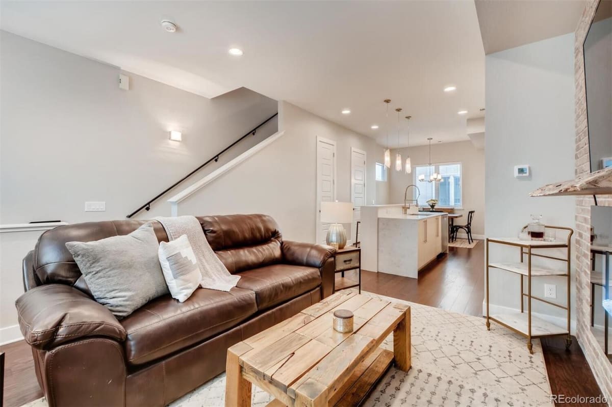 2828 W 32nd Ave