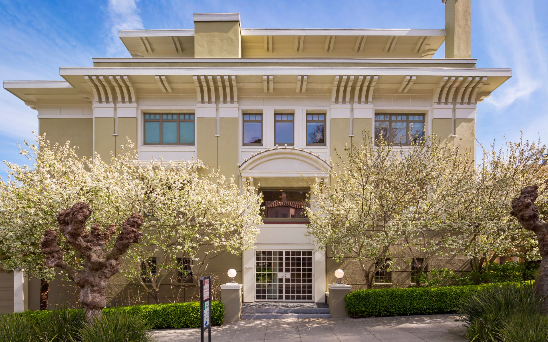 Contemporary Gem In Cow Hollow