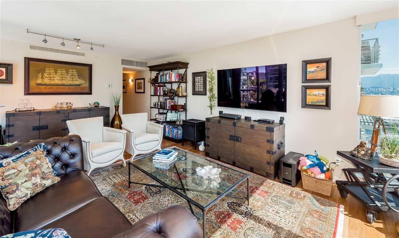 1104-590 Nicola St