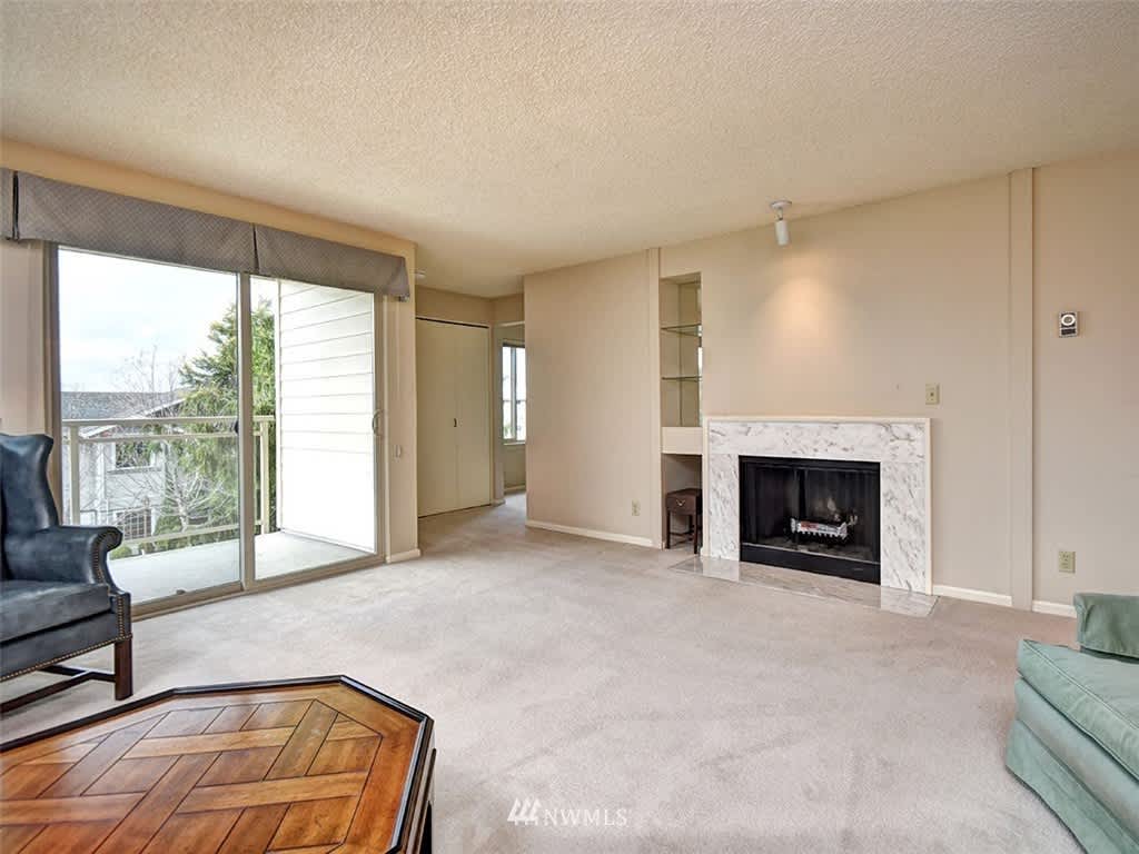 200 James St #204