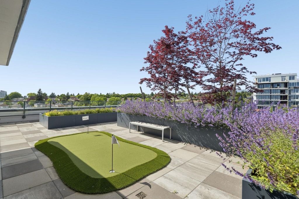 8398 Oak Street 202, Vancouver