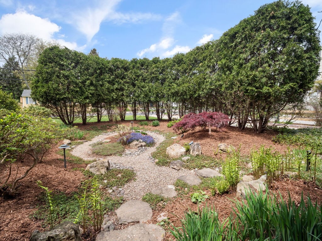 25 Pascack Rd