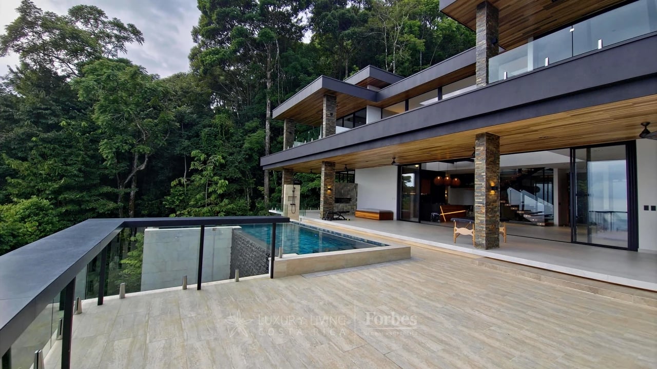 21094N - Luxury Ocean-View Villa in Costa Verde - The Jade Horizon