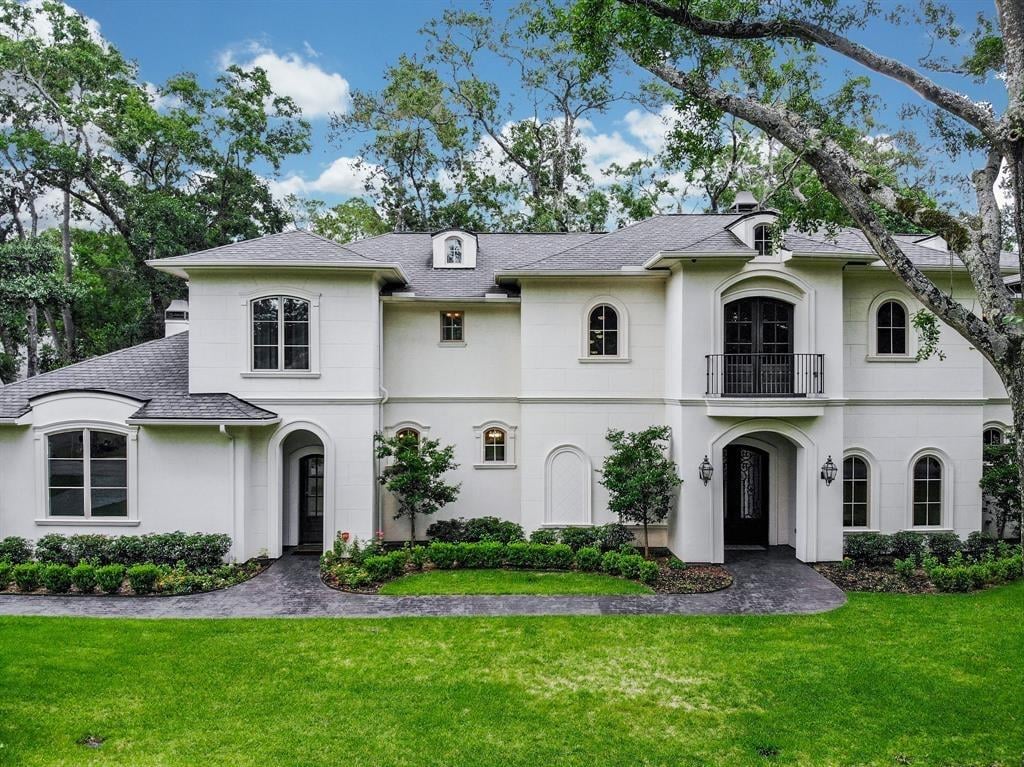 12 Valley Forge Dr