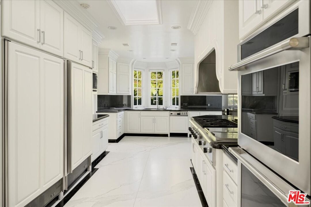 Northstar Manor, N Alta Dr, 90210