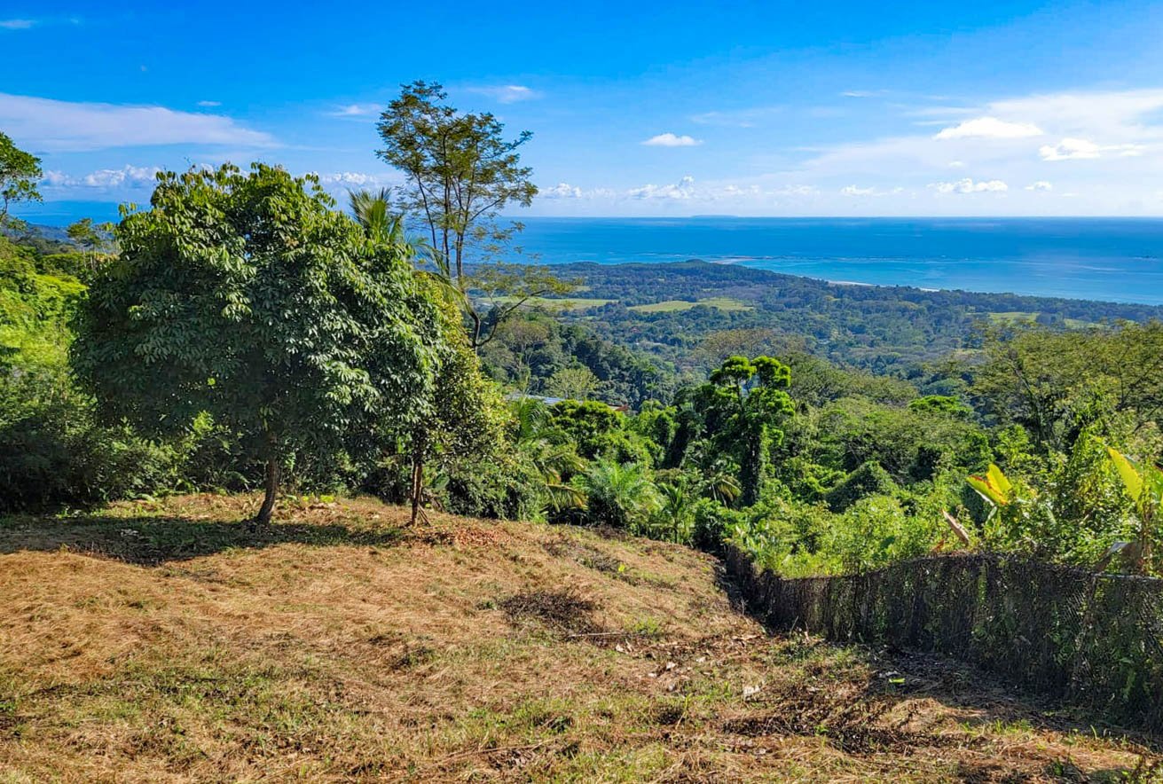 Large Uvita Lot With Whale’s Tail Ocean Views, Sunsets & Legal Water – Ready to Build!