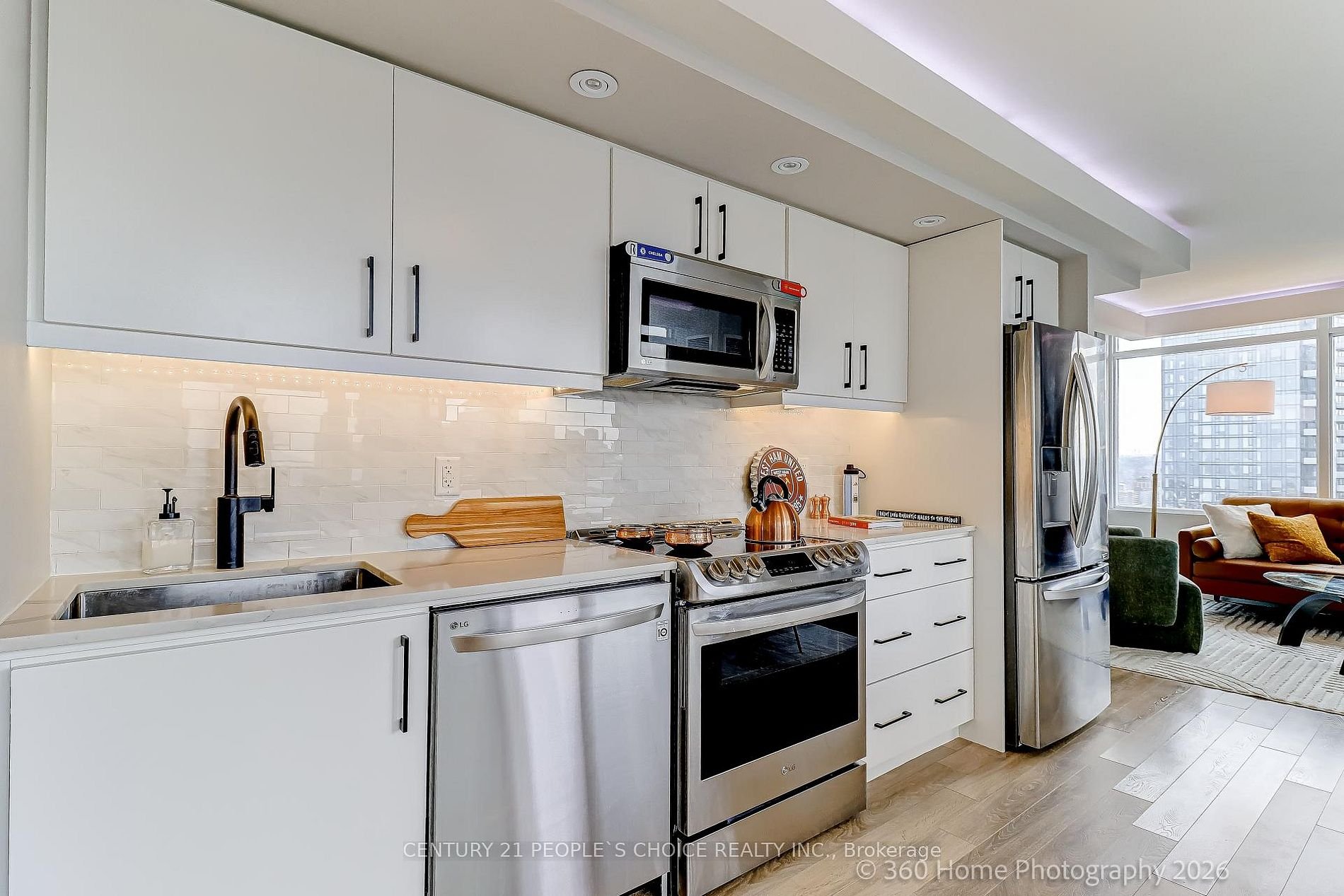 WATERFRONT LUXURY 