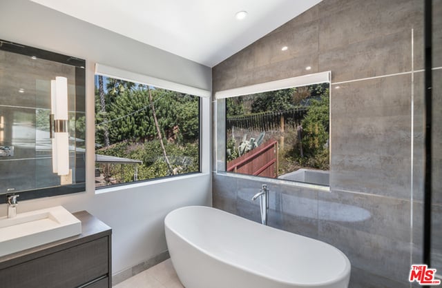 2122 Castle Heights Ave