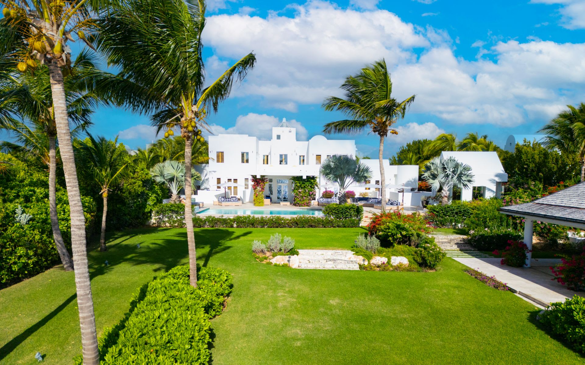 Aurora Estate Home - Private Beach Front Estate 