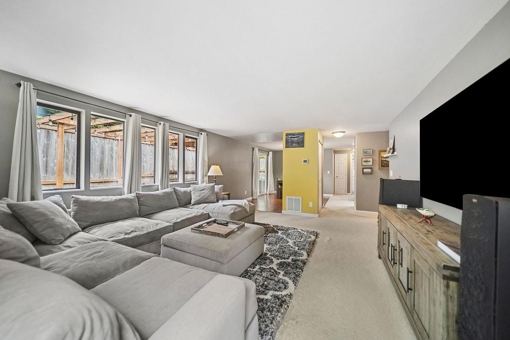 9205 Morning Side Drive NW