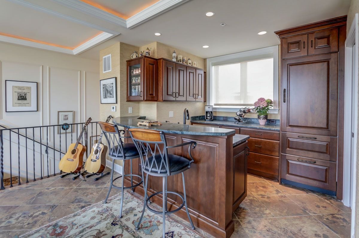 Exclusive Offering: Loraine Penthouse #1007