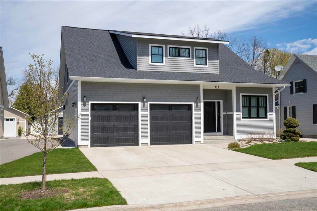 917 Grove Street, Petoskey MI 49770