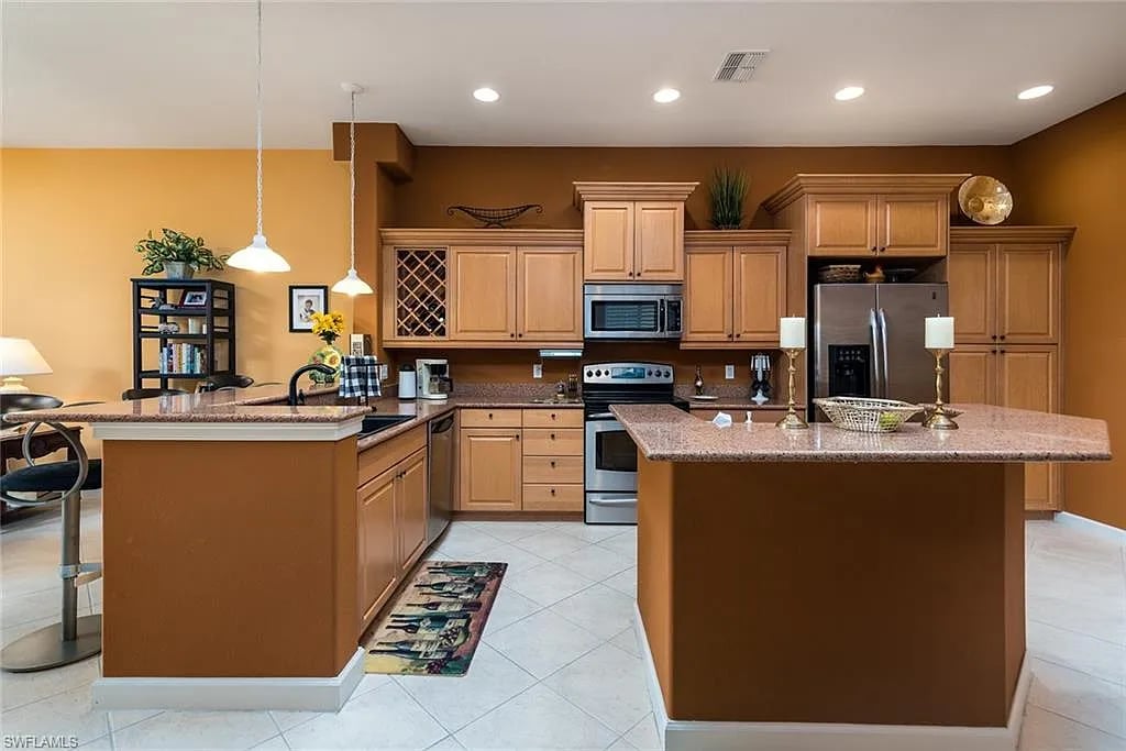 8524 Via Lungomare Cir #204