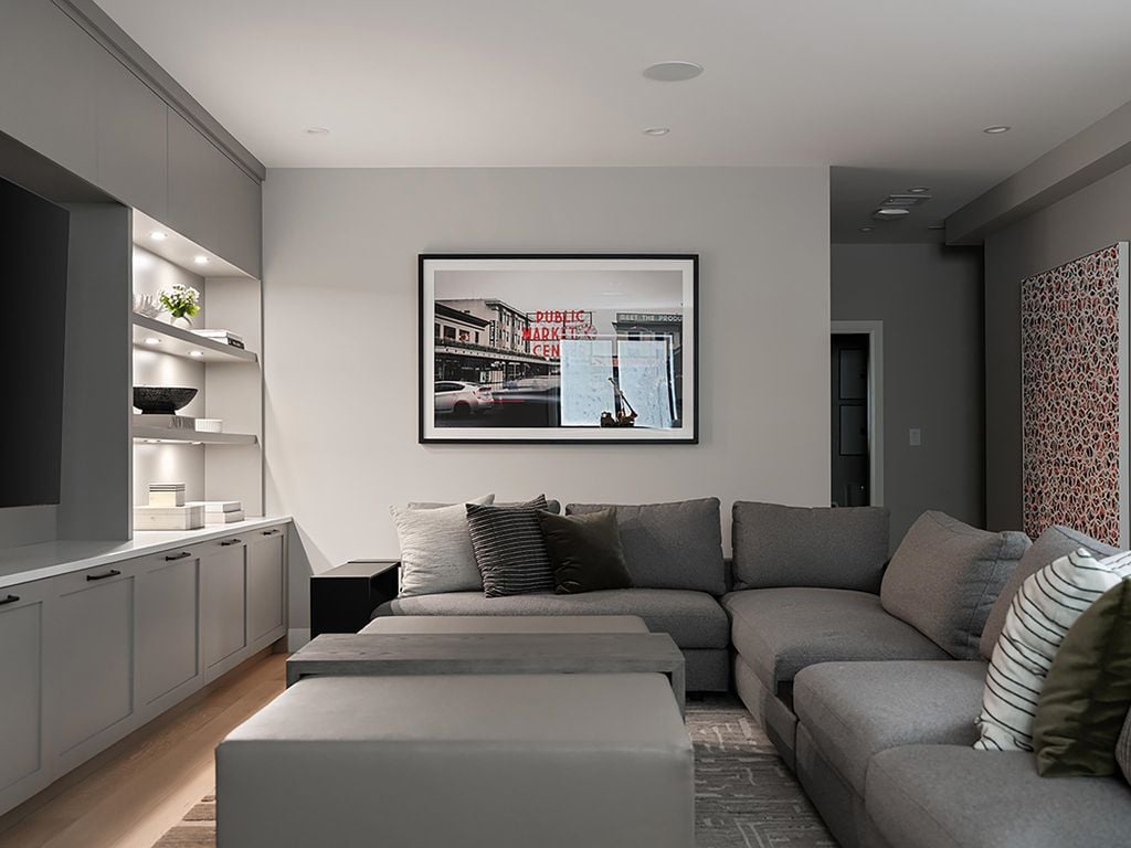 428 W 28th St