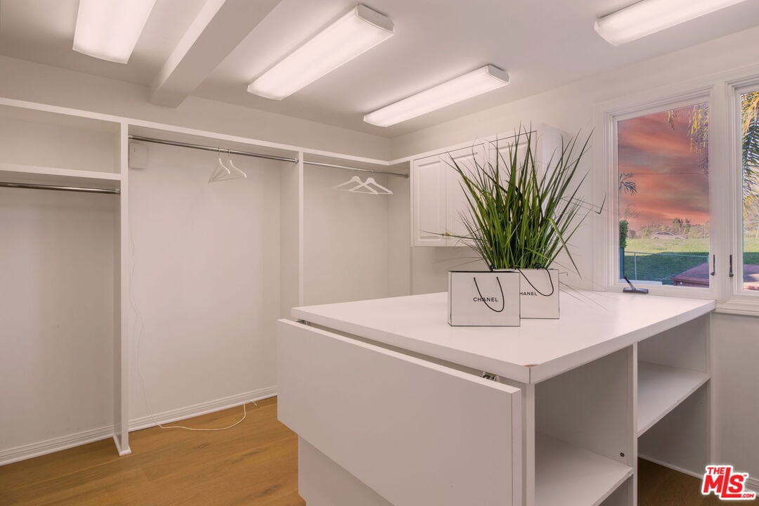 905 Berkeley St, 90403