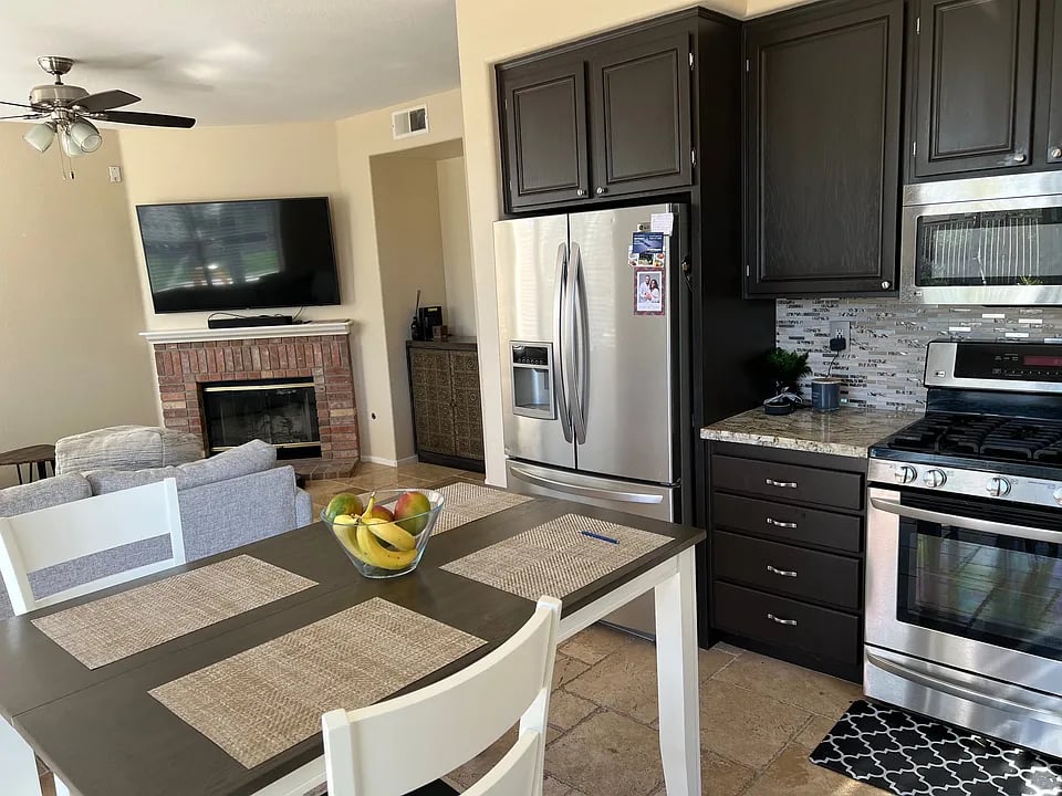 2446 Falcon Valley Dr