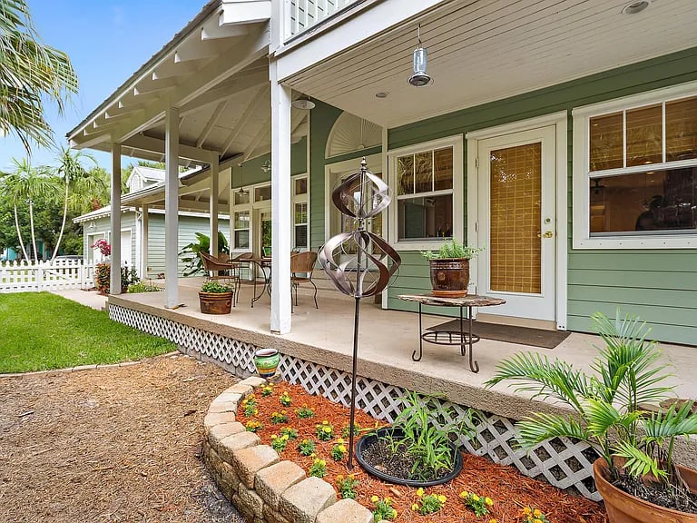 17964 April Ln