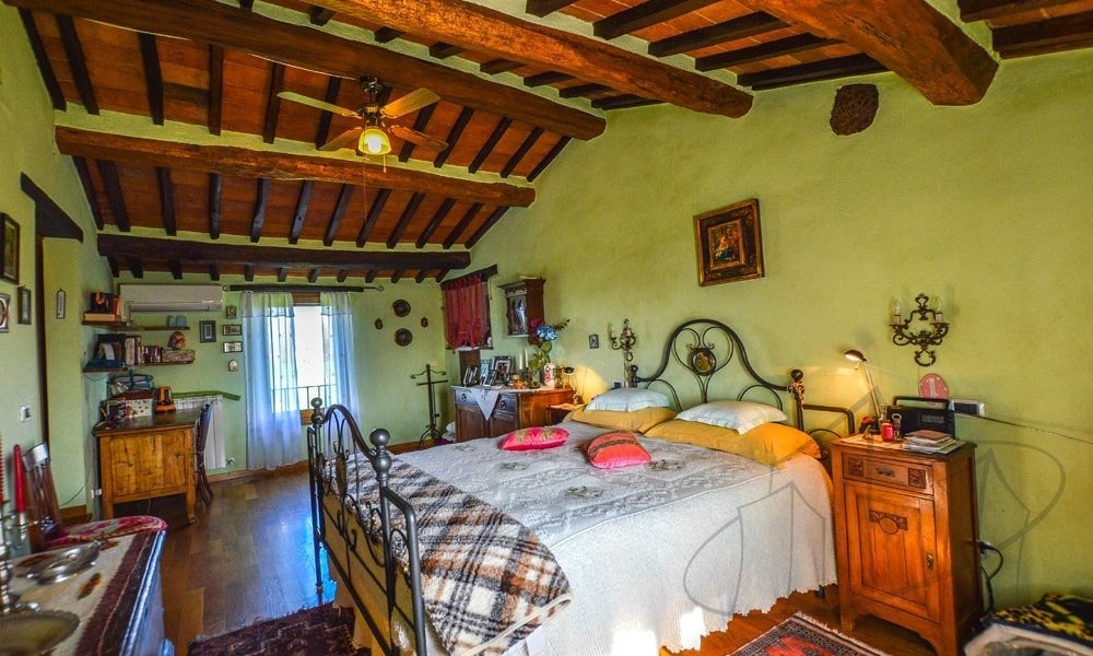 19th Century Farmhouse Near Lake Trasimeno