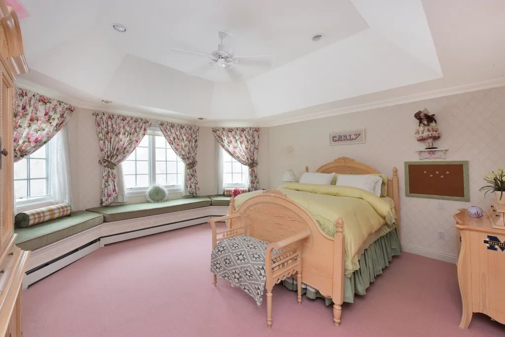 39 Hunting Hollow Ct