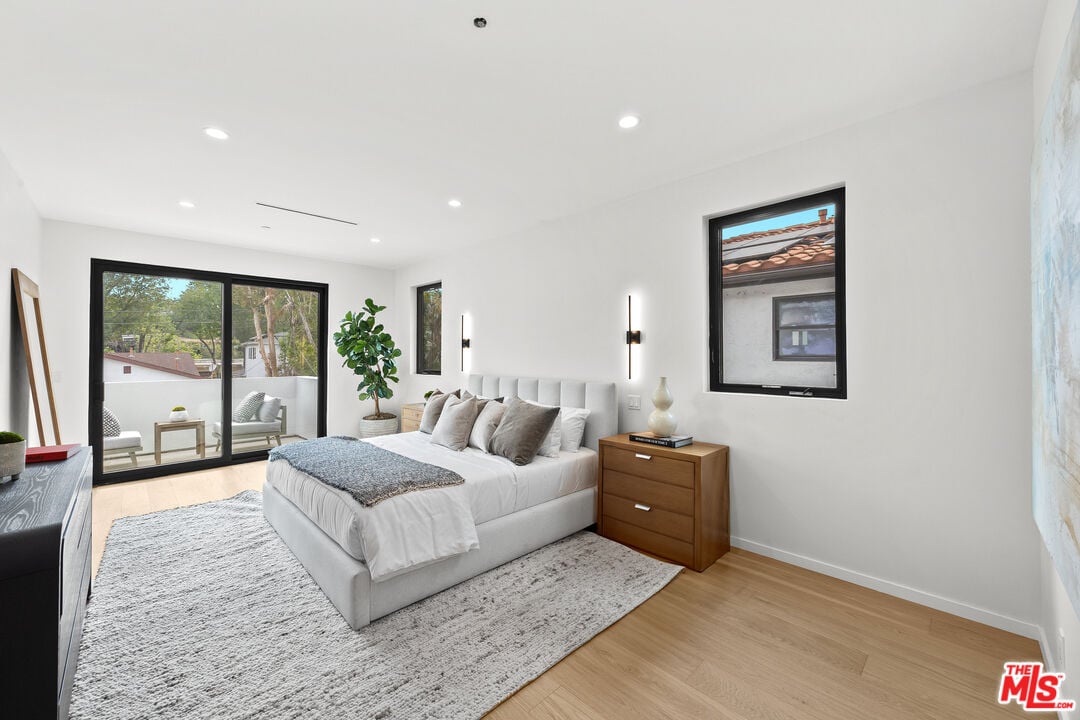 Castle Heights Pl, 90034