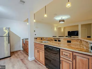 106 Calvary Ct SE