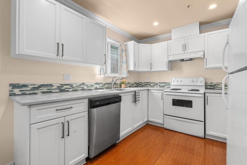 1607 E Georgia St