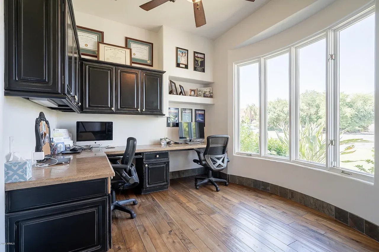 6115 E SHANGRI LA Rd