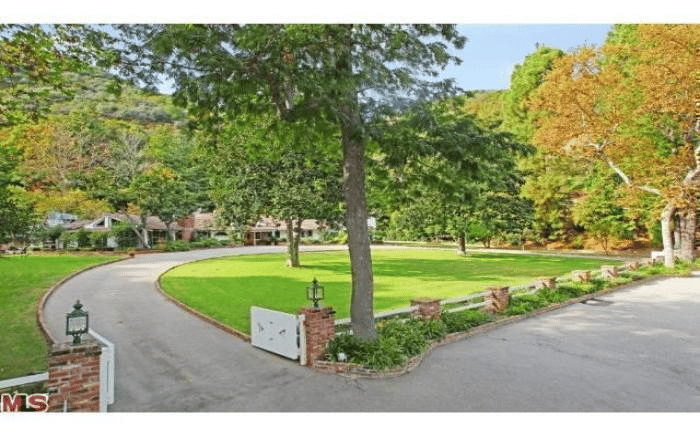 3099 Mandeville Canyon Rd