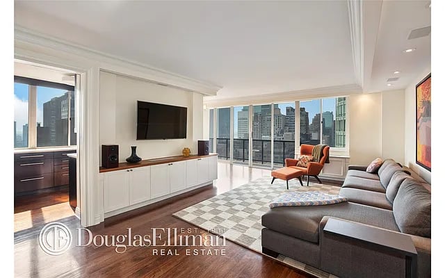 255 East 49th Street Unit: 28CD