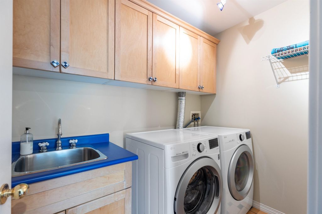 380 W 10th Ave, #PH6
