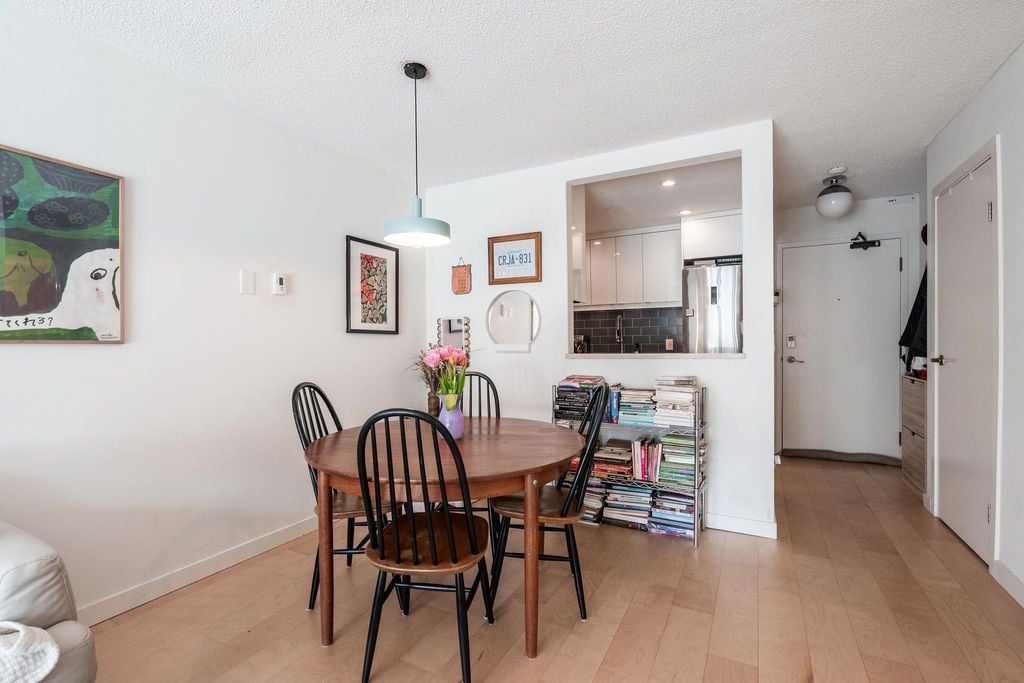 2328 Oxford St, #204