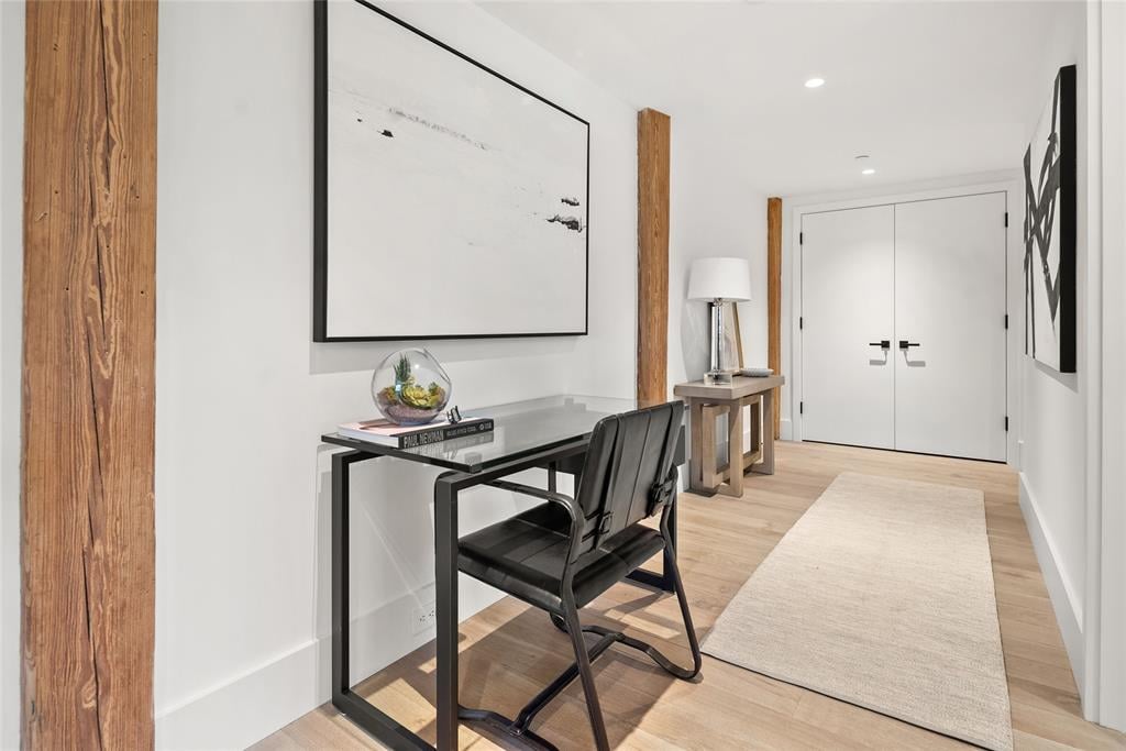 41 Richmondville Avenue Unit: 206