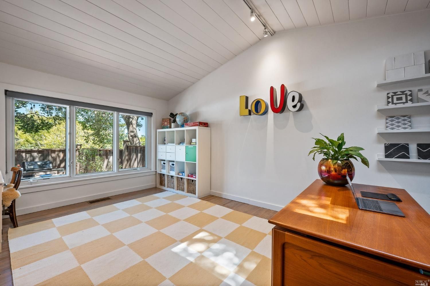 463 Live Oak Dr