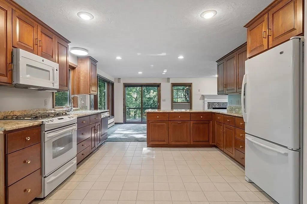 4 Great Meadow Rd